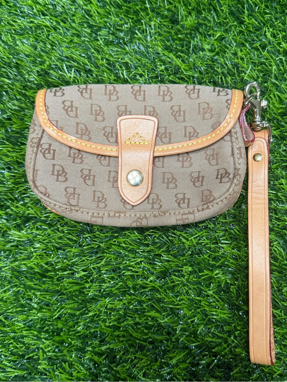 Dooney & Bourke Brown Tan Signature Canvas Wristlet Clutch Wallet Leather Strap